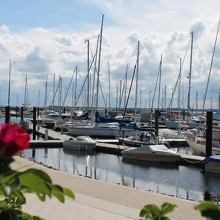 아파트 Pleasant In With Terrace Damshagen